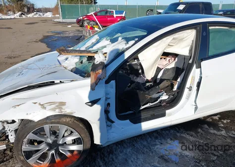 2024 Tesla Model 3 Long Range Dual Motor All-Wheel Drive z USA, uszkodzony, nr VIN 5YJ3E1EB3RF799432